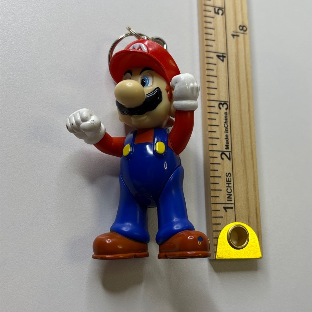 Vintage upcycled Super Mario Keychain - Picture 9 of 9